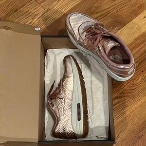 Nike rose gold snake 7.5 air max rare